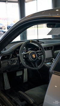 the interior of a porsche 911 gt3